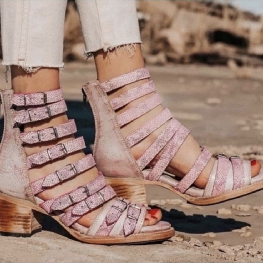 Freebird by Steven Size 9 Casandra Sandals Pink Snakeskin Leather Gladiator